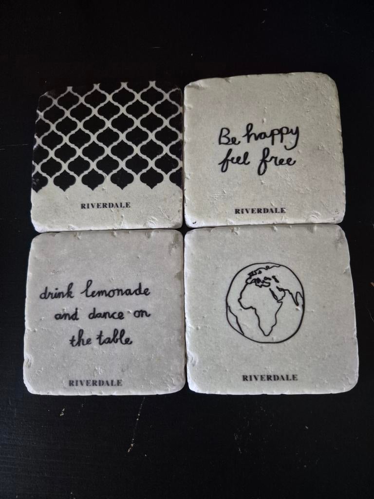 Set van 4 nieuwe stenen onderzetters Riverdale, Huis en Inrichting, Woonaccessoires | Onderzetters, Ophalen of Verzenden, Glas of Kopje