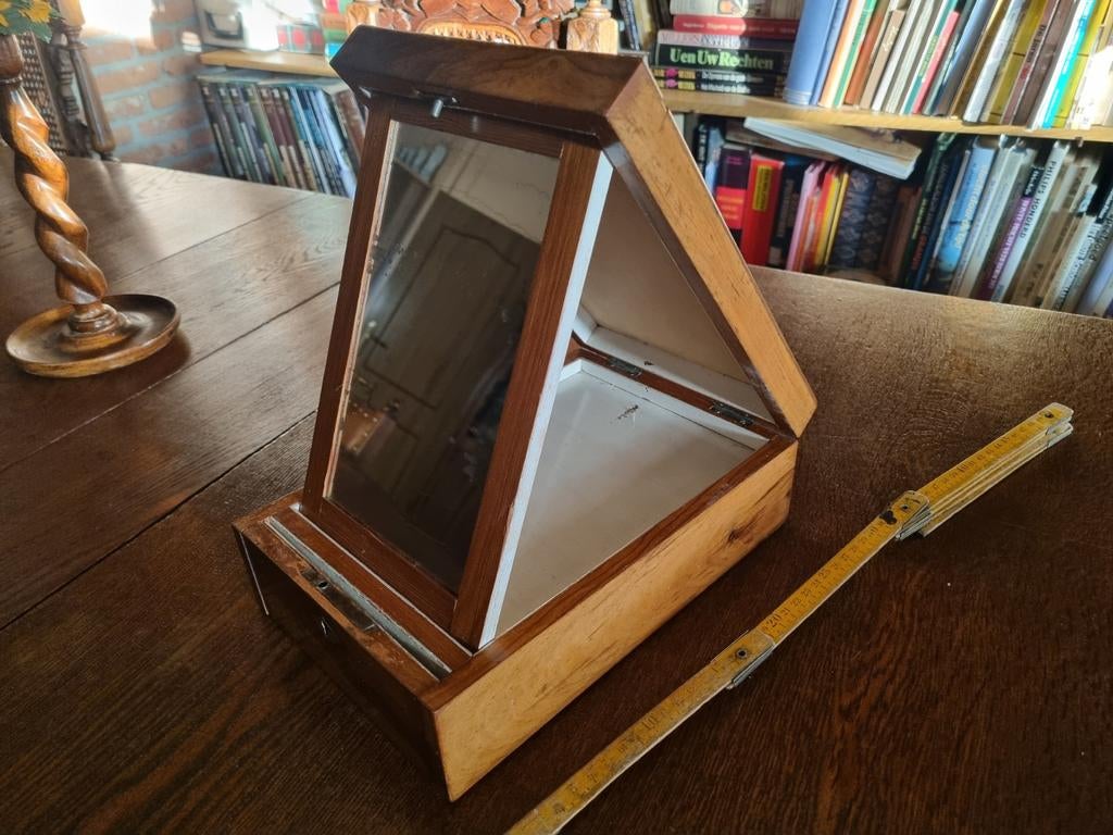 Notenhouten scheerkist, Antiek en Kunst, Ophalen of Verzenden, Rechthoekig, Minder dan 50 cm