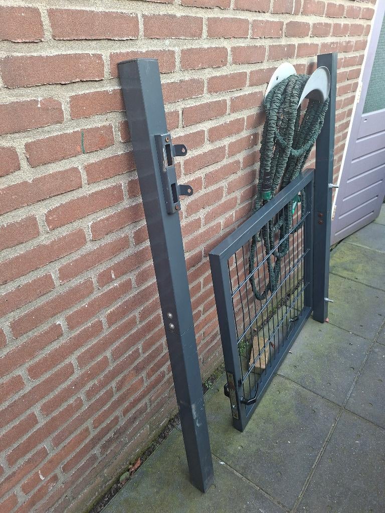 Poortje grijs metaal poedercoat, Ophalen, Gebruikt, 100 tot 150 cm, 100 tot 150 cm