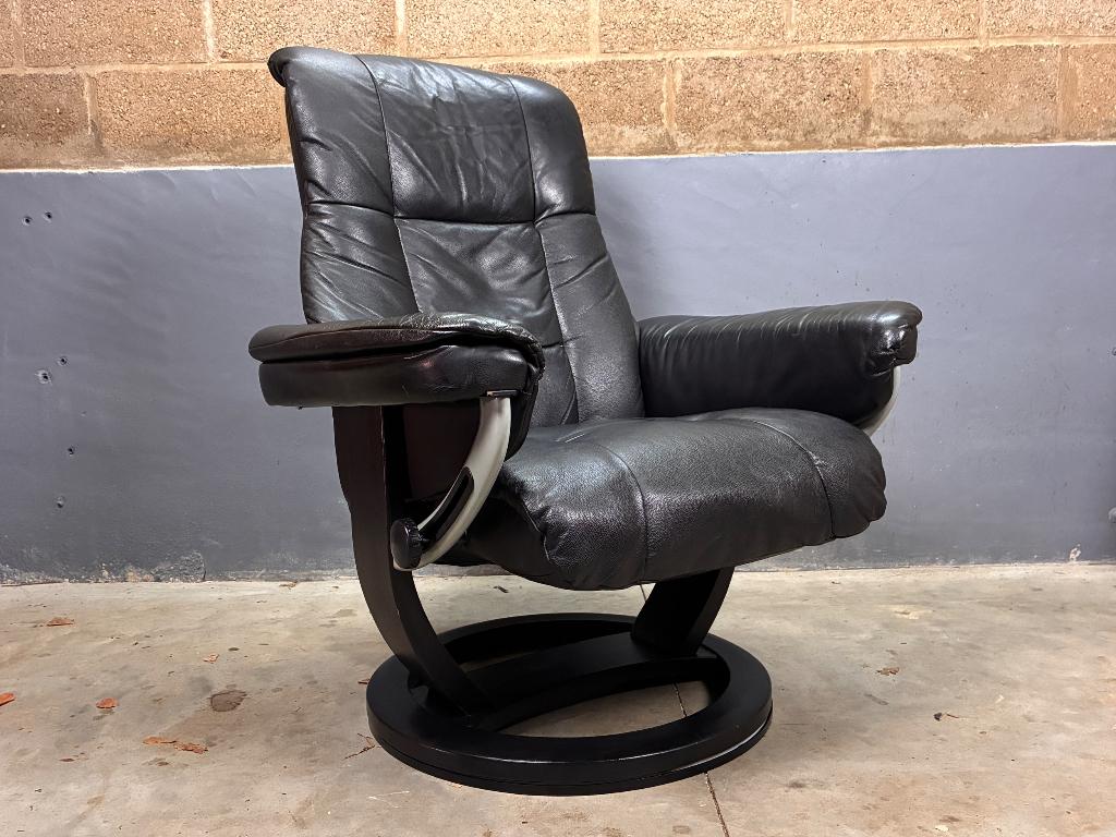 Leder zwart relax fauteuil stijl Ekornes Stressless, Huis en Inrichting, Fauteuils, Ophalen, Gebruikt, 100 tot 125 cm, Recliner Ekornes Scandinavisch Vintage Stressless