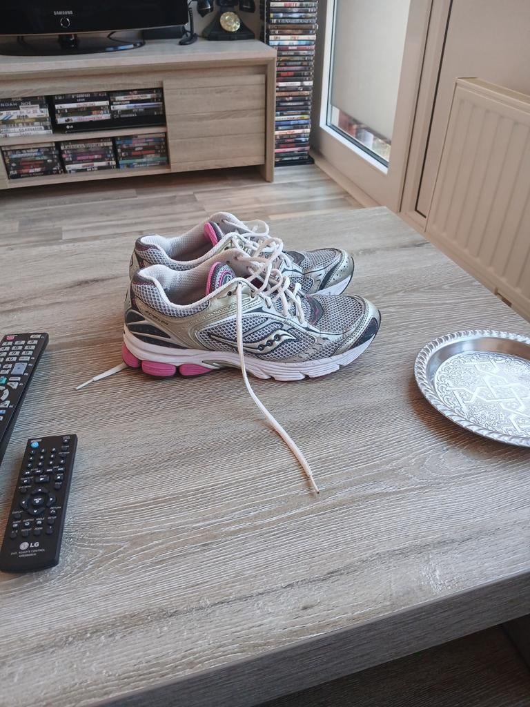 Saucony schoenen maat 42, Ophalen of Verzenden, Zo goed als nieuw, Sneakers of Gympen