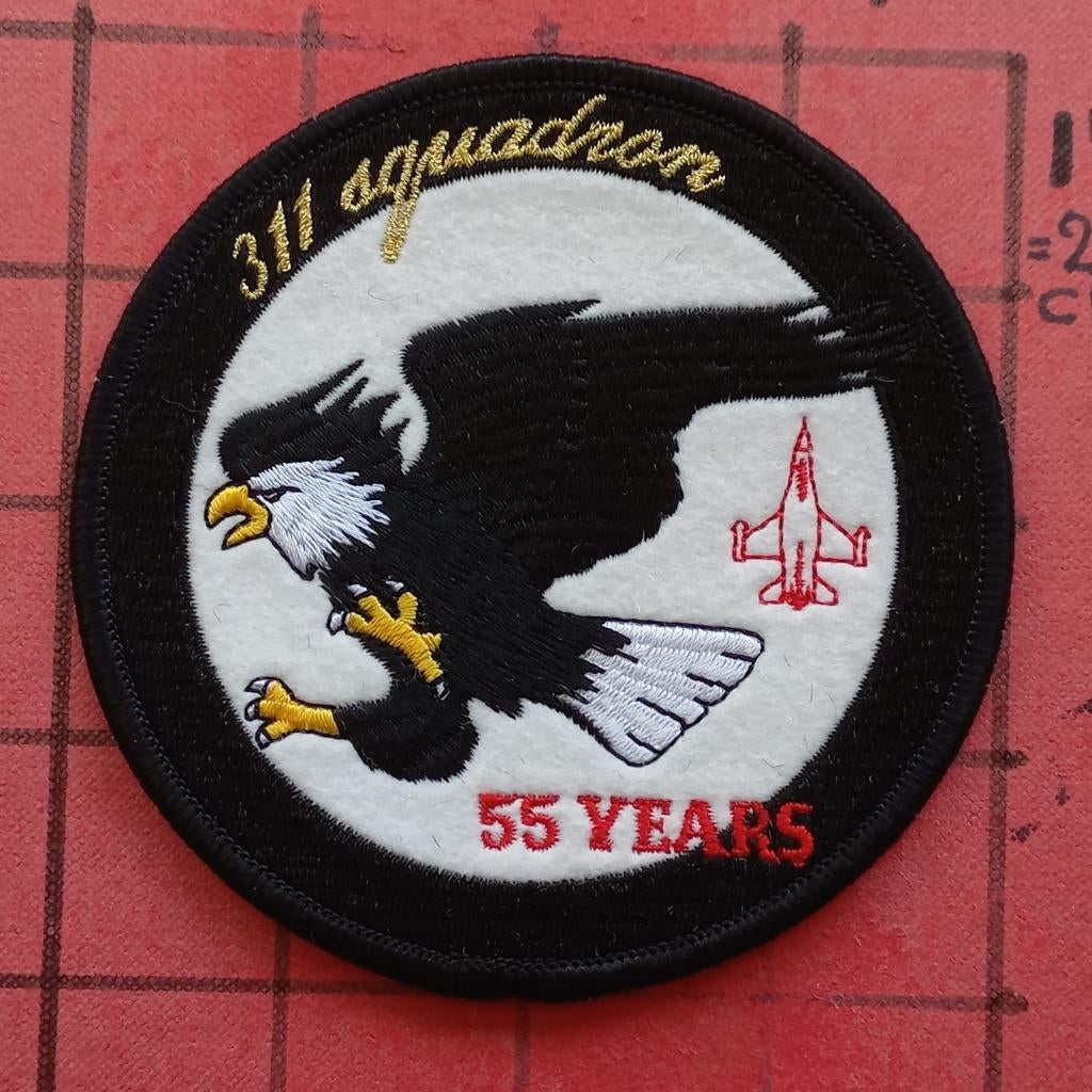 KLU PATCH EMBLEEM VOLKEL 311 SQUADRON 55 JAAR OP VILT, Verzenden, Luchtmacht, Nederland, Embleem of Badge