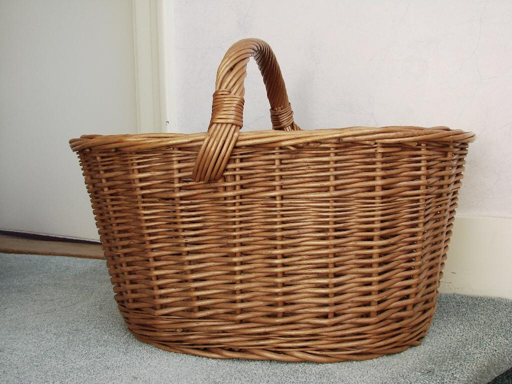 RIETEN MAND, Huis en Inrichting, Woonaccessoires | Schalen en Manden, Ophalen, Gebruikt, Mand, Riet