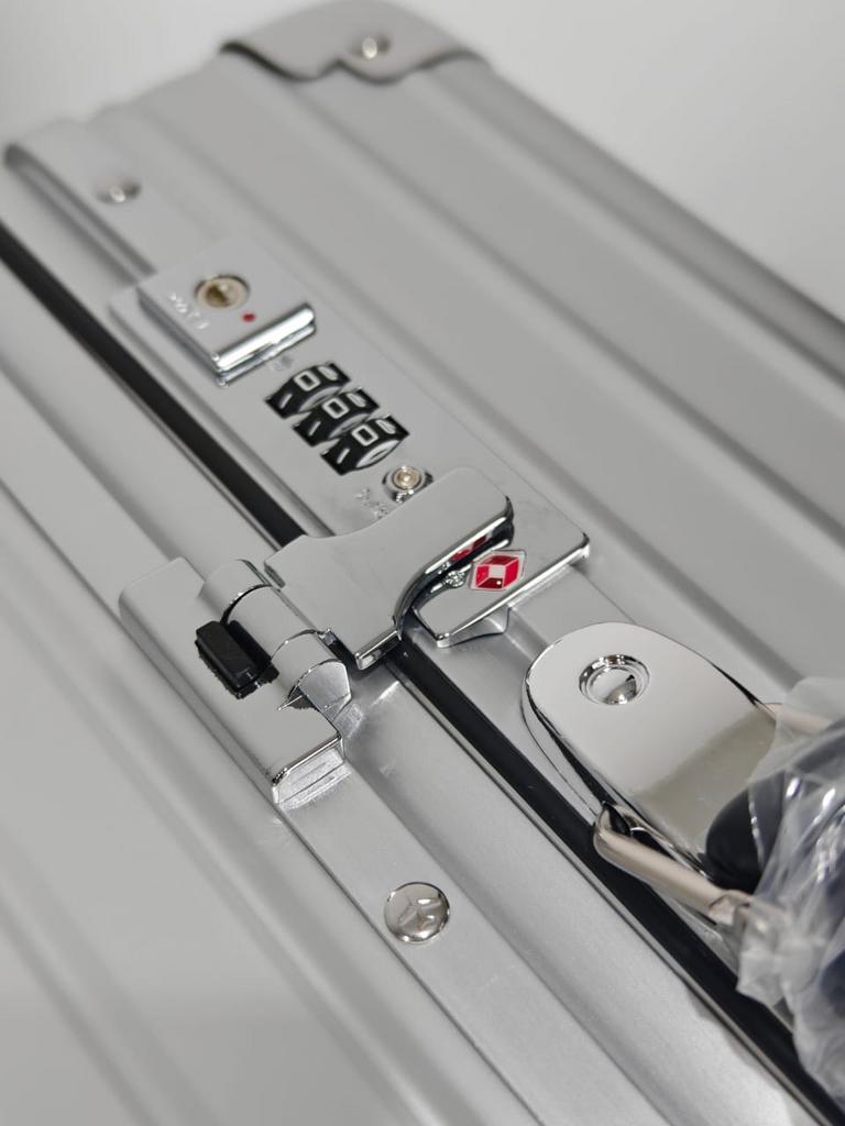 Rimowa Classic 26-inch (66 cm), Overige materialen, Ophalen of Verzenden, Zo goed als nieuw, Wieltjes