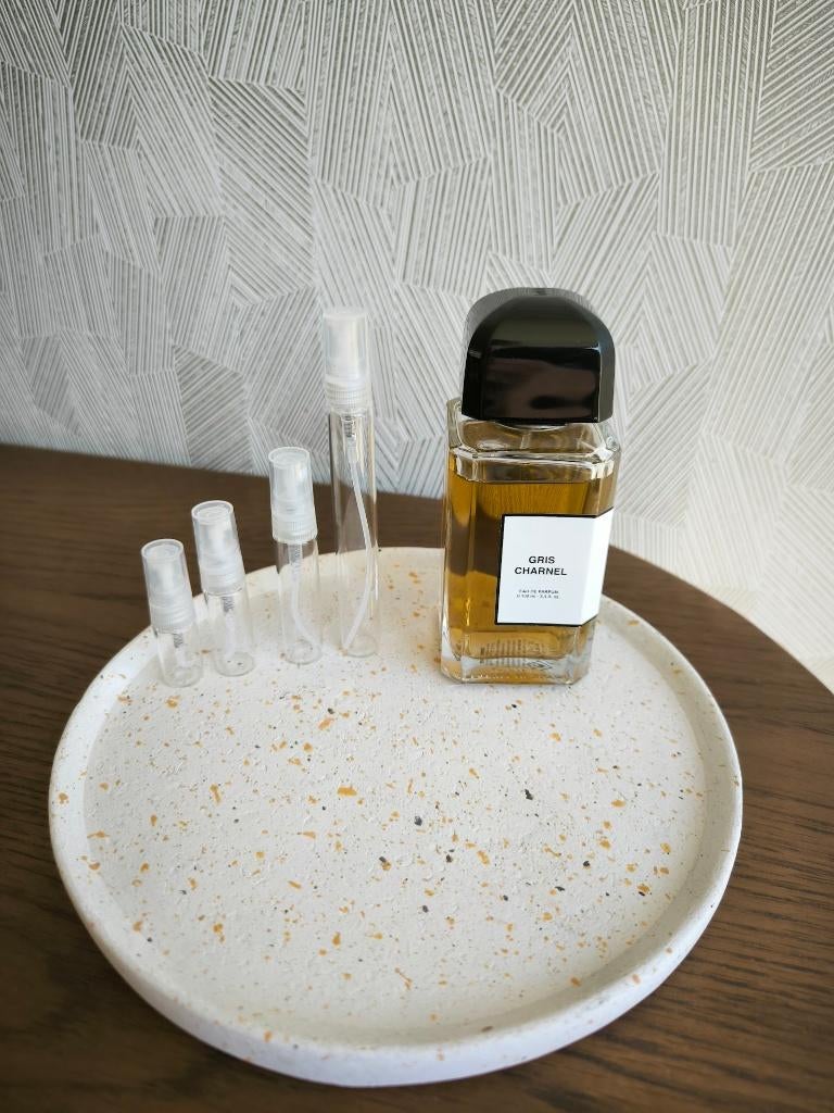 BDK - Gris Charnel Eau de Parfum- (10ml) Sample/Decant, Sieraden, Tassen en Uiterlijk, Uiterlijk | Parfum, Zo goed als nieuw, Verzenden