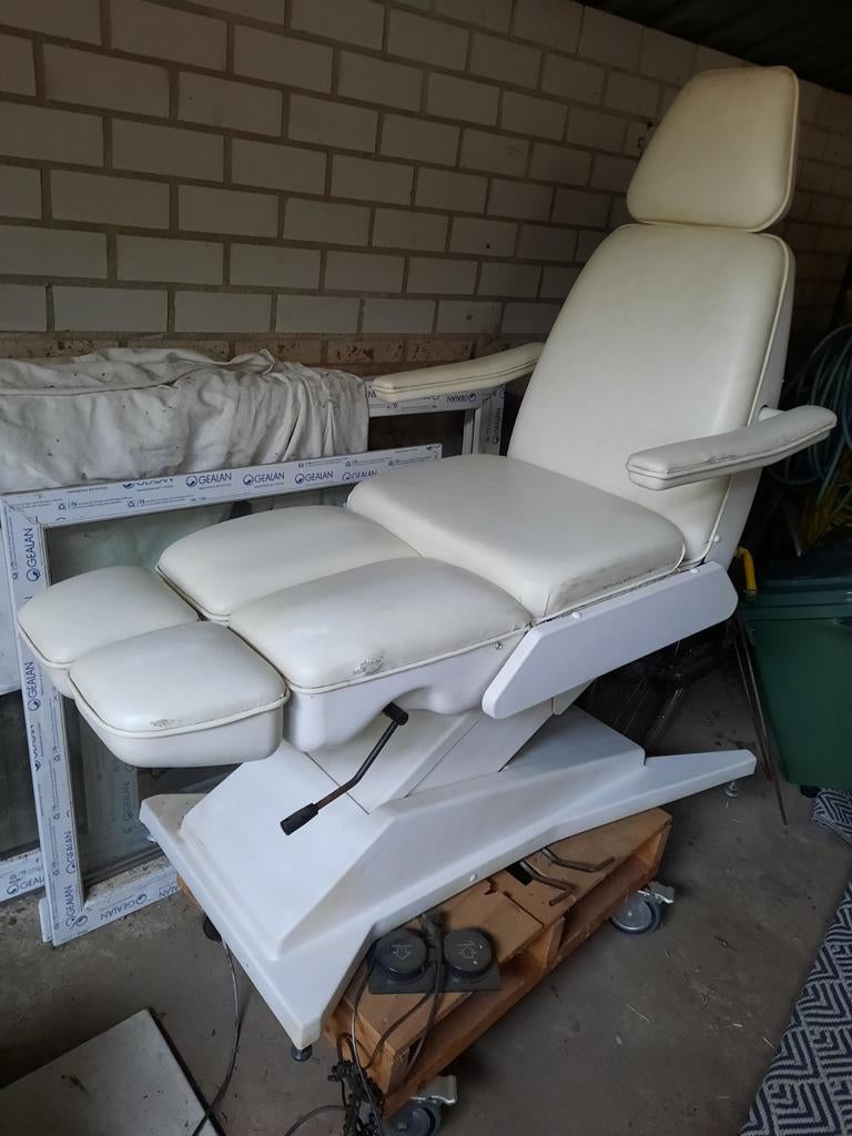 Electrisch in hoogte verstelbare stoel, Sport en Fitness, Massageproducten, Ophalen of Verzenden, Gebruikt