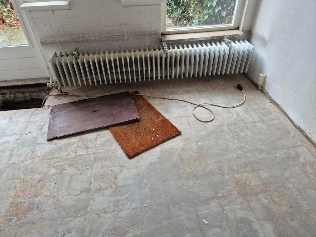 Klassieke radiatoren met thermostaatknoppen, Doe-het-zelf en Verbouw, Verwarming en Radiatoren, Ophalen of Verzenden