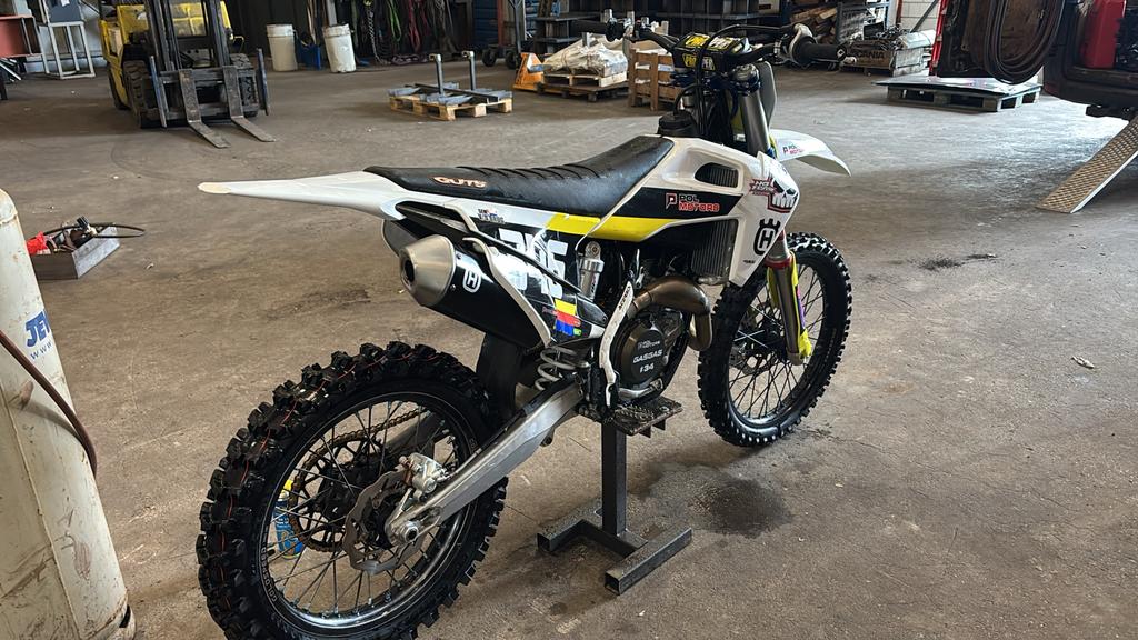 Husqvarna 450 Crossmotor - 2022 Model, Motorrijbewijs A, Particulier, Crossmotor, Meer dan 35 kW