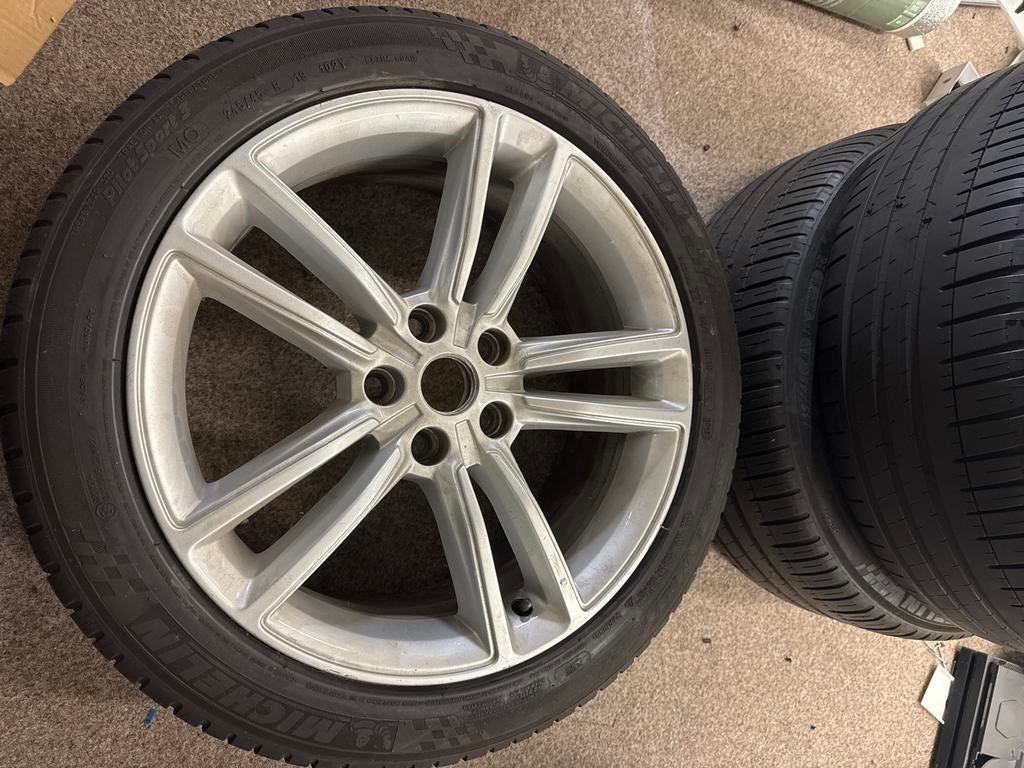 4x Originele Tesla Model S velgen met banden (z.g.a.n.), Auto-onderdelen, Banden en Velgen, Banden en Velgen, Personenwagen, Zomerbanden