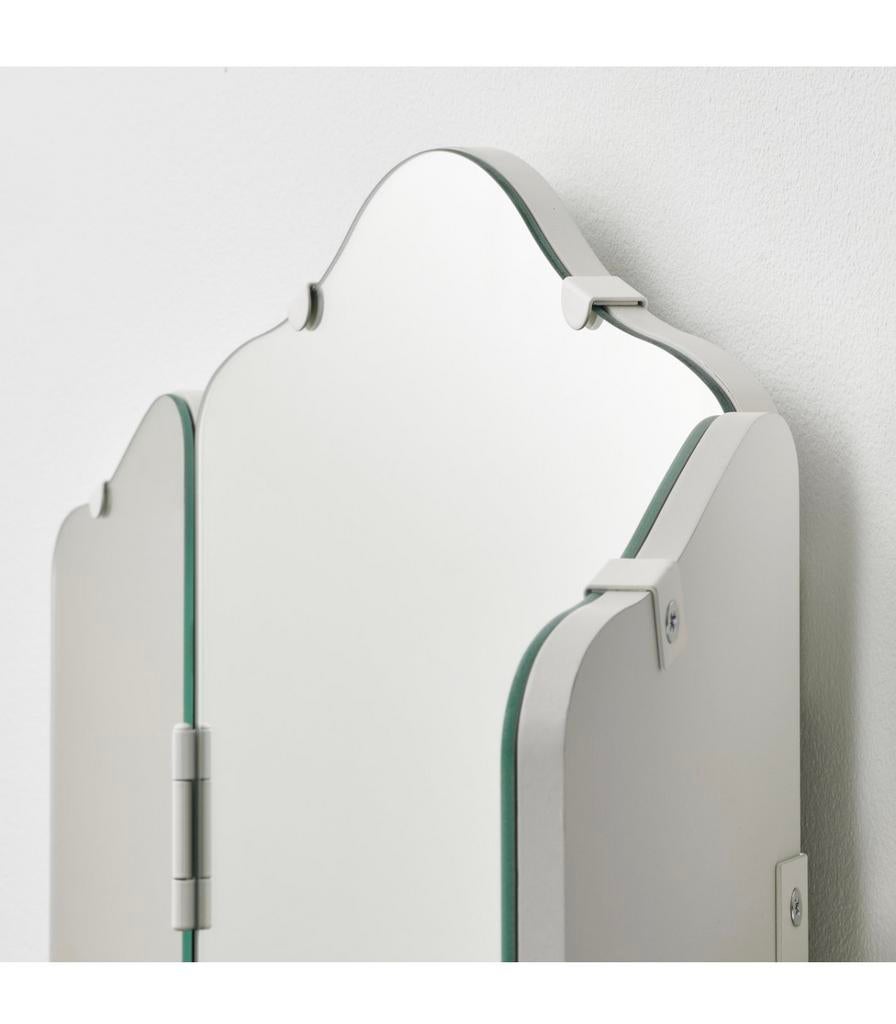 IKEA "ROSSARED" tri-fold spiegel. Perfecte staat, Huis en Inrichting, Woonaccessoires | Spiegels, Ophalen, 100 tot 150 cm, Nieuw