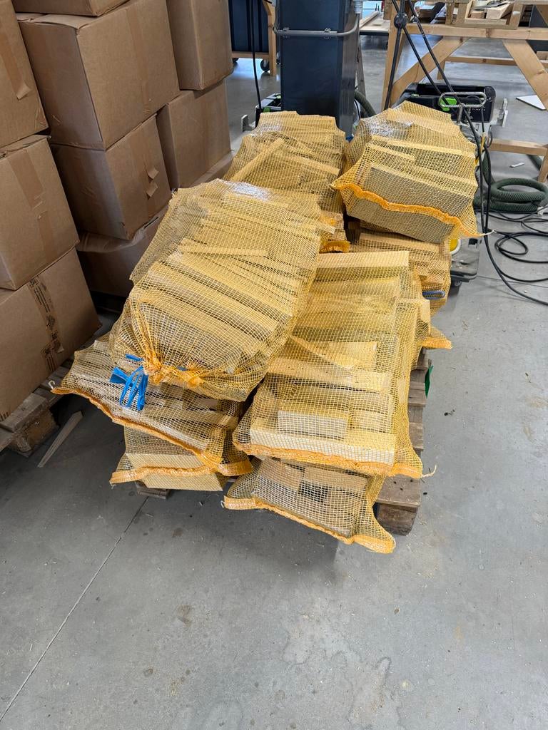 Massief eiken haardhout - Droog en klaar voor gebruik, Tuin en Terras, Haardhout, Minder dan 3 m³, Ophalen, Eikenhout, Blokken