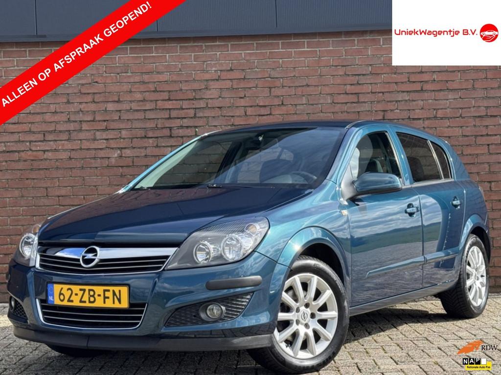 Opel Astra 1.8 TEMPTATION | NL-AUTO! | AIRCO! | TREKHAAK!, Auto's, Gebruikt, Zwart, 1796 cc, Origineel Nederlands
