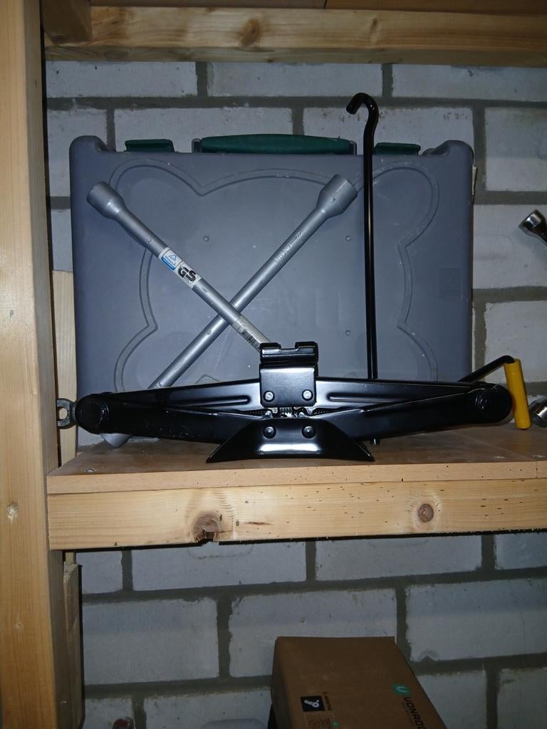 Nieuwe krik en kruissleutel., Auto diversen, Krikken, Ophalen, Nieuw