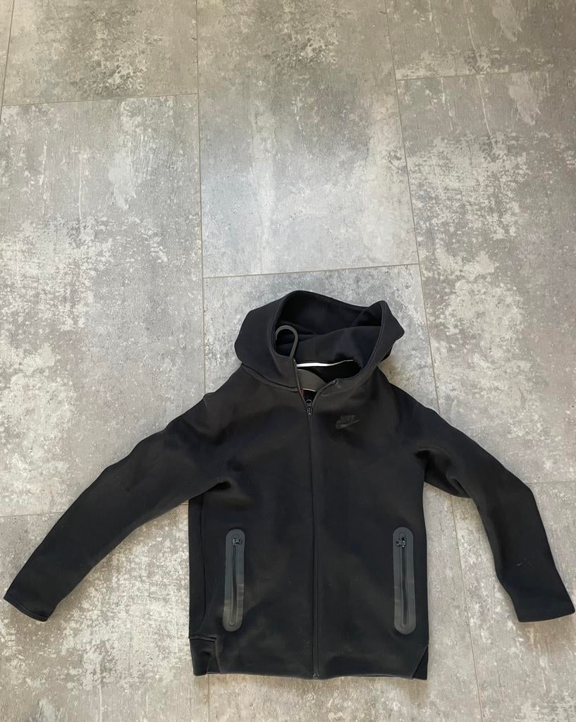 Nike tech vest, Kinderen en Baby's, Kinderkleding | Maat 128, Ophalen of Verzenden, Zo goed als nieuw, Jongen of Meisje, Trui of Vest