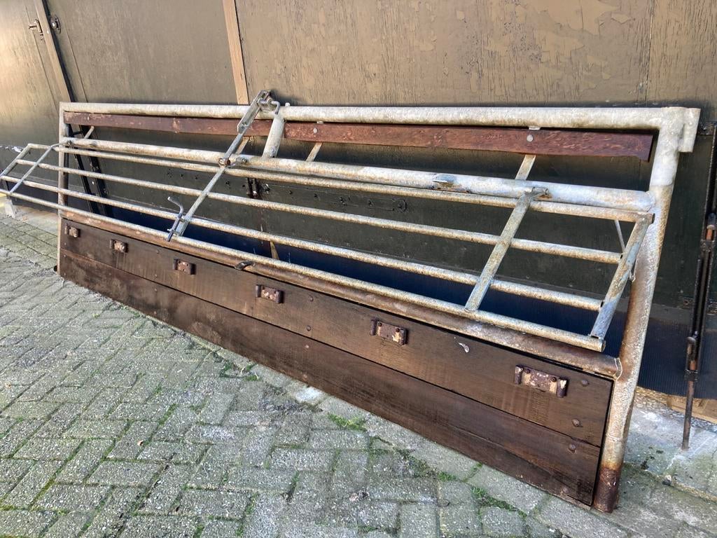2 voerhekken jongvee (groepshuisvesting), Dieren en Toebehoren, Ophalen