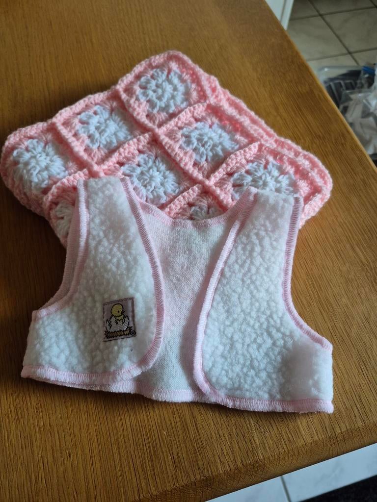 4 GEHAAKTE POPPENDEKENTJES MET KLEDING GRATIS OPHALEN, Kinderen en Baby's, Ophalen, Nieuw