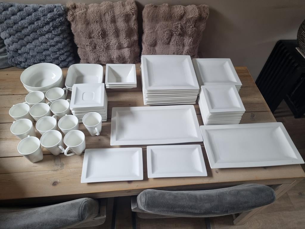 Servies, Huis en Inrichting, Ophalen of Verzenden, Gebruikt, Effen, Compleet servies
