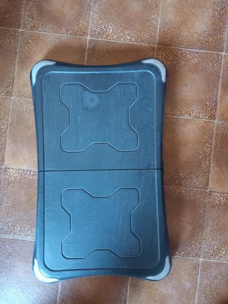 WII Balance Board - Batterijlekkage, voor de handige klusser, Ophalen of Verzenden, Niet werkend