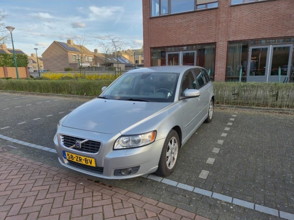 Volvo V50 2.0 Summum - Leer - Navigatie- Cruise - APK, Voorwielaandrijving, Stoelverwarming, Zwart, 4 cilinders