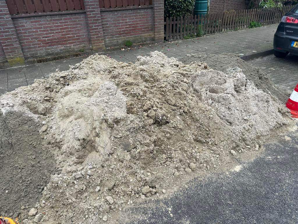 Grote berg zand gratis ophalen, Tuin en Terras, Zand, Ophalen of Verzenden, Gebruikt, Ophoogzand