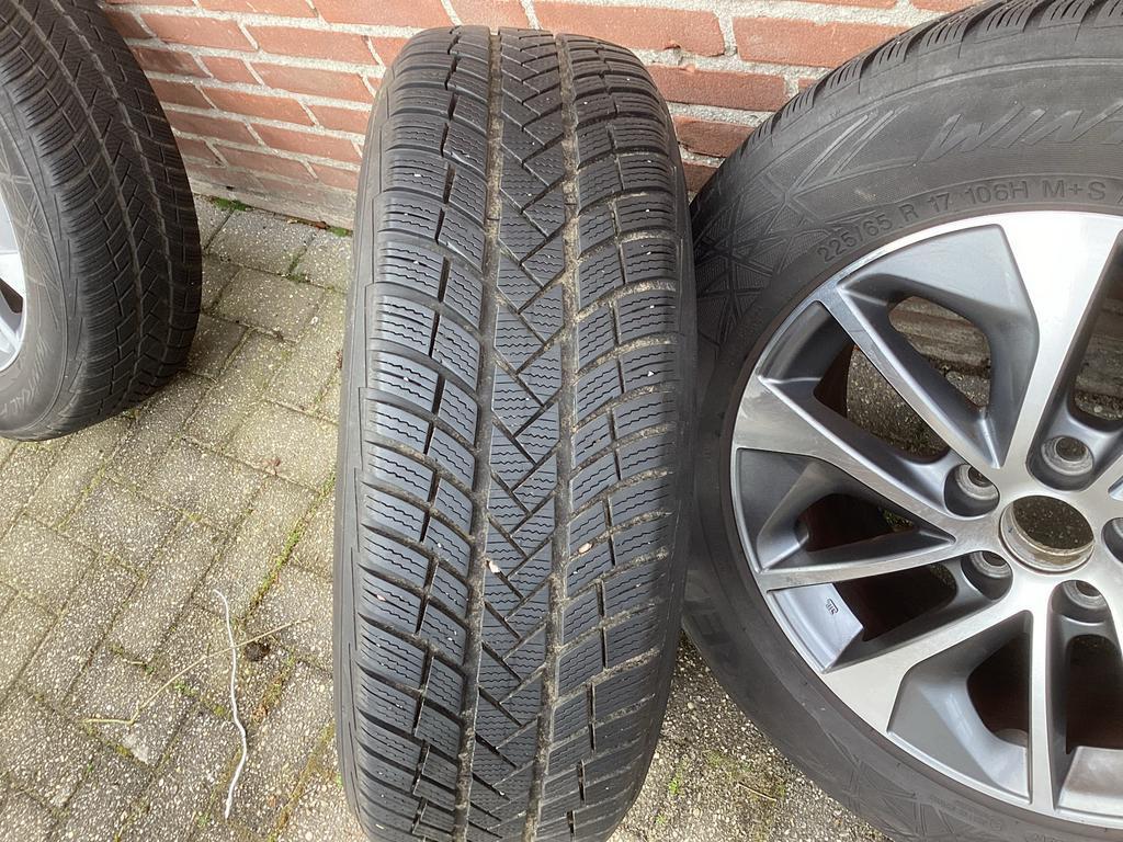 Winterbanden met velgen voor Toyota RAV4, Auto-onderdelen, Banden en Velgen, Ophalen, Gebruikt, Banden en Velgen, 17 inch