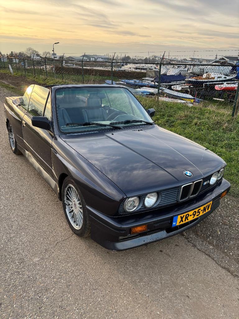 BMW M3 Cabrio E30 89 ETA, Auto's, BMW, Zwart, Cabriolet, Blauw, Handgeschakeld