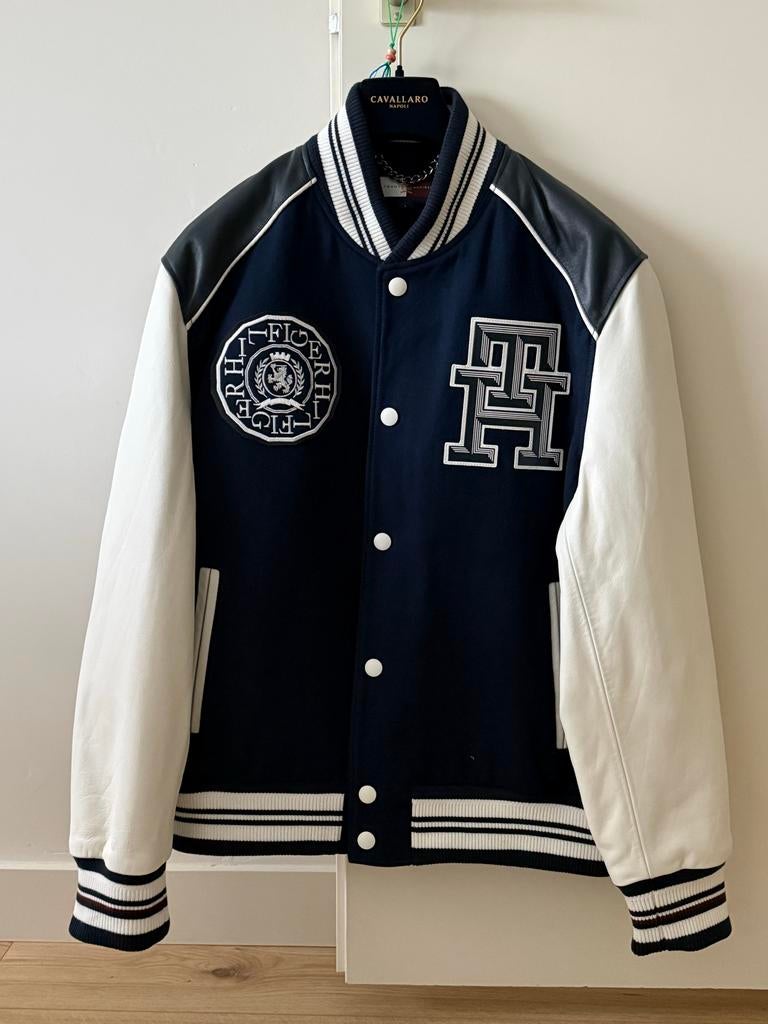 Tommy Hilfiger Baseball Jack - Empire State Editie maat L, Ophalen of Verzenden, Nieuw, Maat 52/54 (L), Blauw