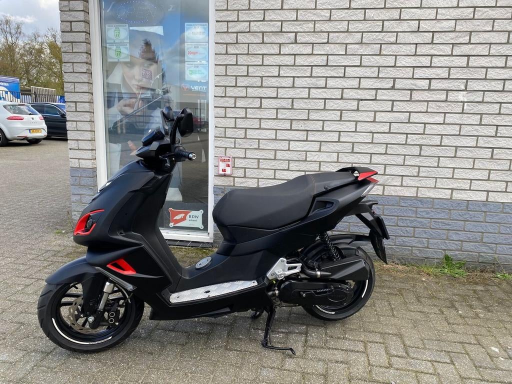 jONGE PEUGEOT SPEEDFIGHT 4 BROM 45KM BLACK EDITIE 2019 3900K, PEUGEOT, Onbekend, Onbekend, Peugeot