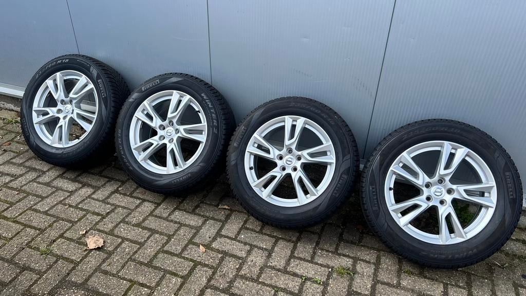 Volvo XC60 II winterset 18 inch, Auto-onderdelen, Banden en Velgen, Ophalen, 18 inch, Gebruikt, Banden en Velgen