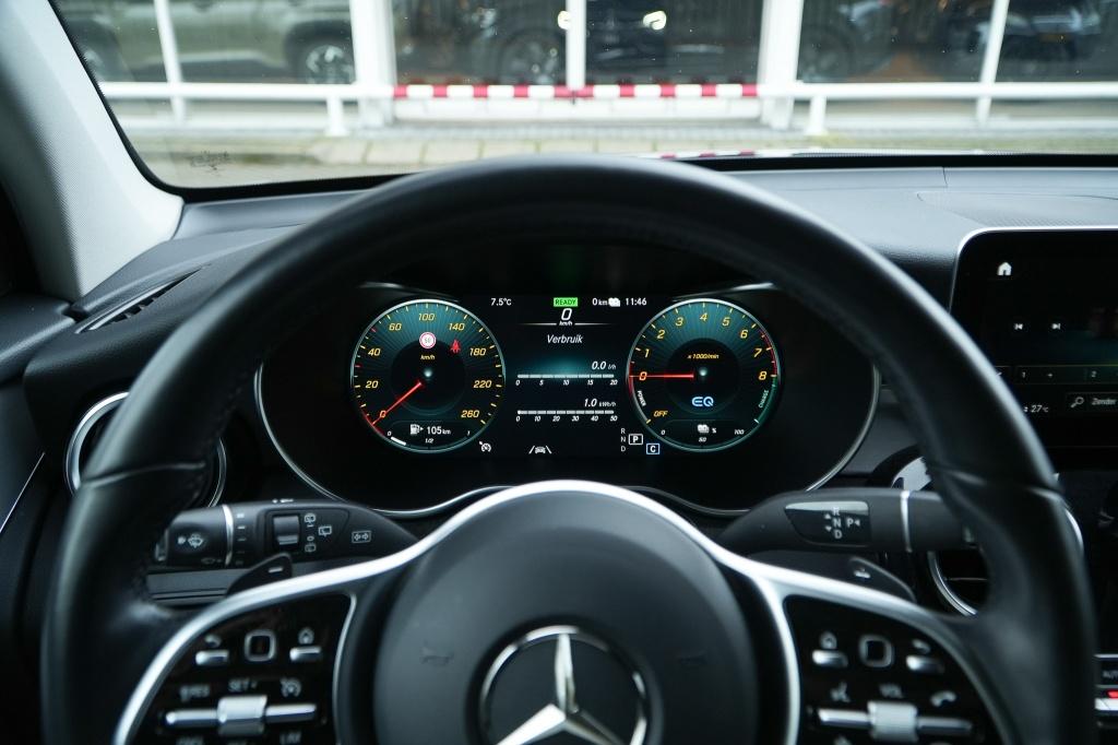 Mercedes-Benz GLC 300e 4MATIC AMG I Pano I Trekhaak I, Automaat, Gebruikt, Zwart, Hybride Elektrisch/Benzine