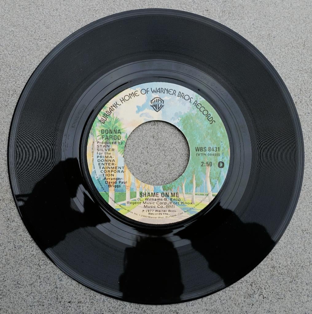 donna fargo - shame on me, Gebruikt, Overige genres, 7 inch, Single