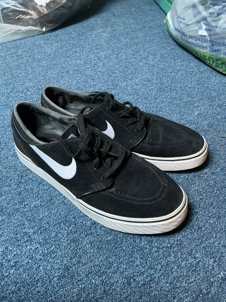 Nike SB Janoski sneakers - Zwart met witte swoosh, Ophalen of Verzenden, Gedragen, Zwart, Sneakers of Gympen