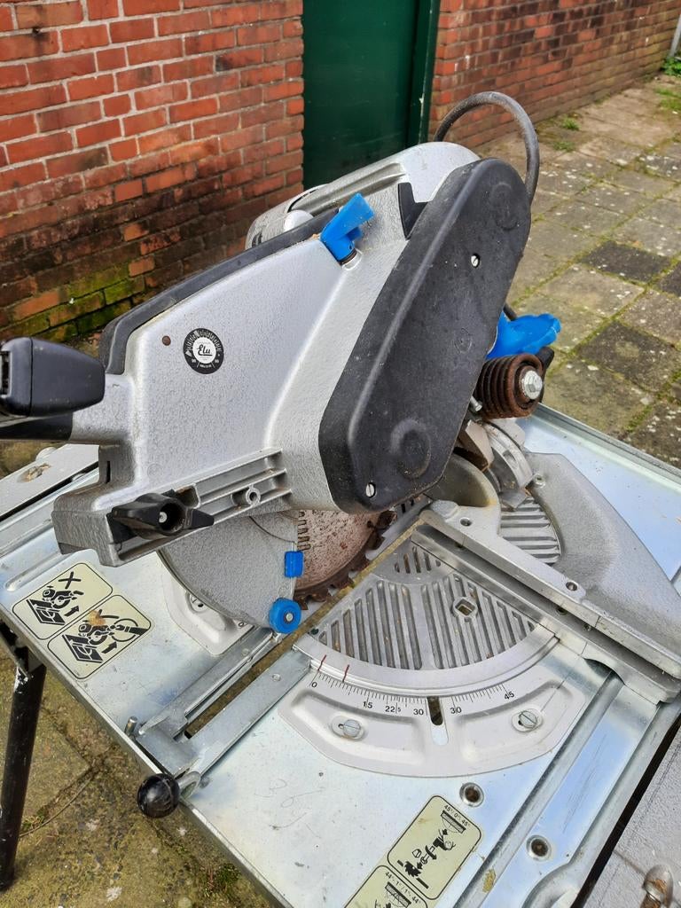 Elu zaagtafel Type TOS 173 - Gebruikte staat, Gebruikt, 70 mm of meer, Overige typen, Ophalen of Verzenden