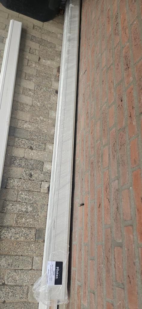 Nieuwe witte plinten, 250 cm of meer, Ophalen, Nieuw, Mdf, 200 tot 250 cm