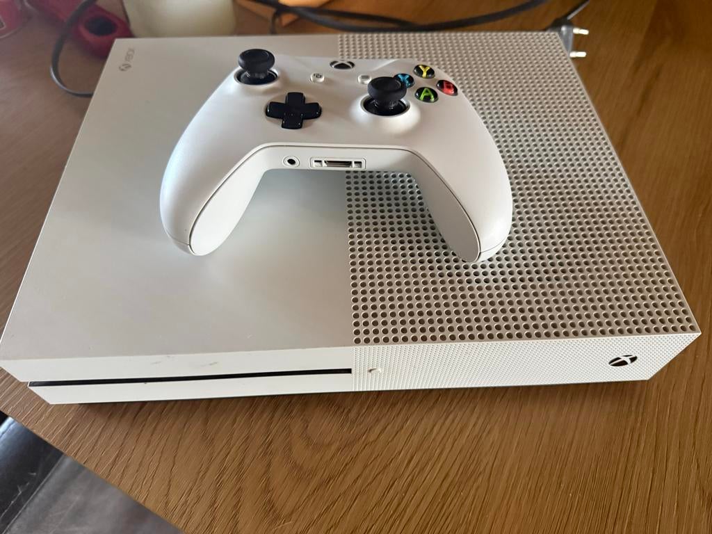 Xbox One S + controller - Goede staat, Spelcomputers en Games, Spelcomputers | Xbox One, Ophalen of Verzenden, Zo goed als nieuw