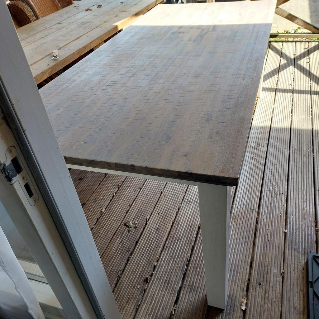 Robuuste houten eettafel met witte poten, Huis en Inrichting, Tafels | Eettafels, Gebruikt, 100 tot 150 cm, 200 cm of meer, Vijf personen of meer