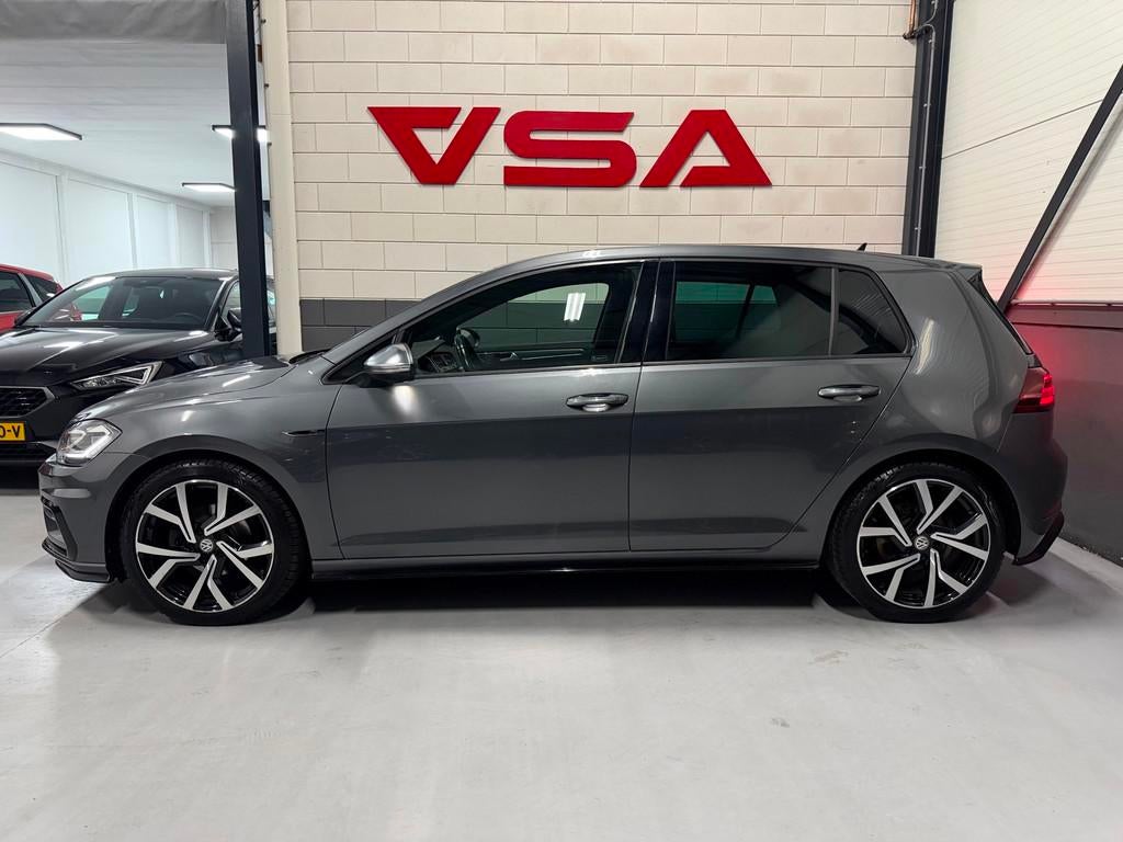 Volkswagen Golf 1.0 TSI Highline Business R|Virtual|Adaptive, Voorwielaandrijving, Stof, Gebruikt, Met garantie (alle)