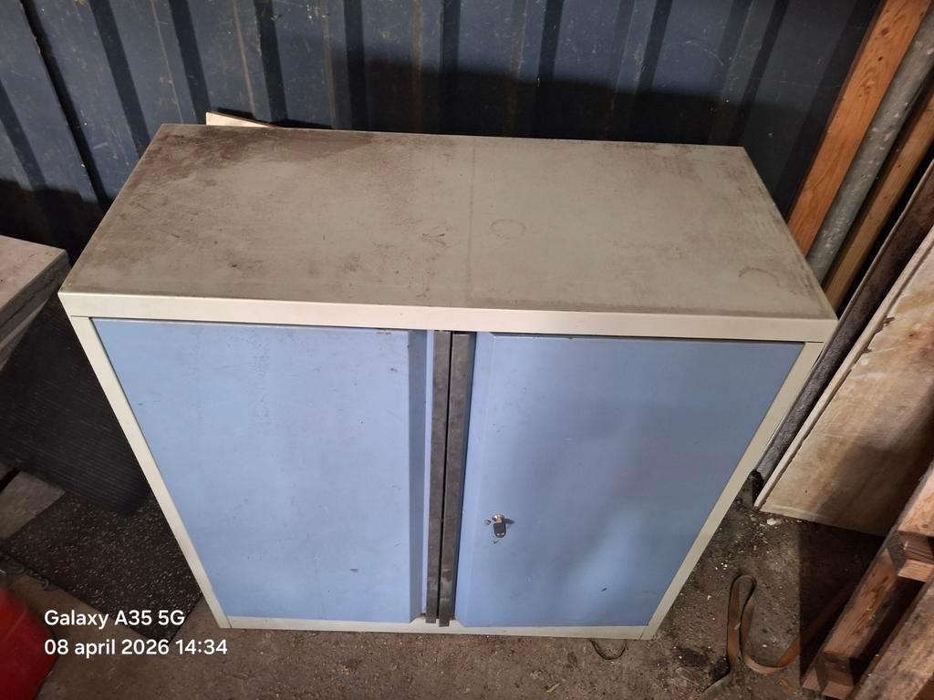 Metalen kasten voor werkplaats of schuur, Ophalen