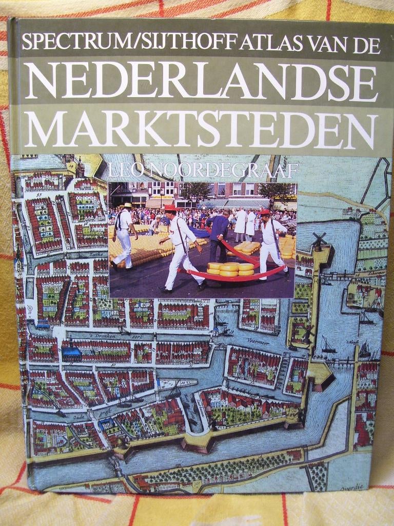 Atlas van de Nederlandse Marktsteden, Overige atlassen, Ophalen of Verzenden, Zo goed als nieuw, 1800 tot 2000