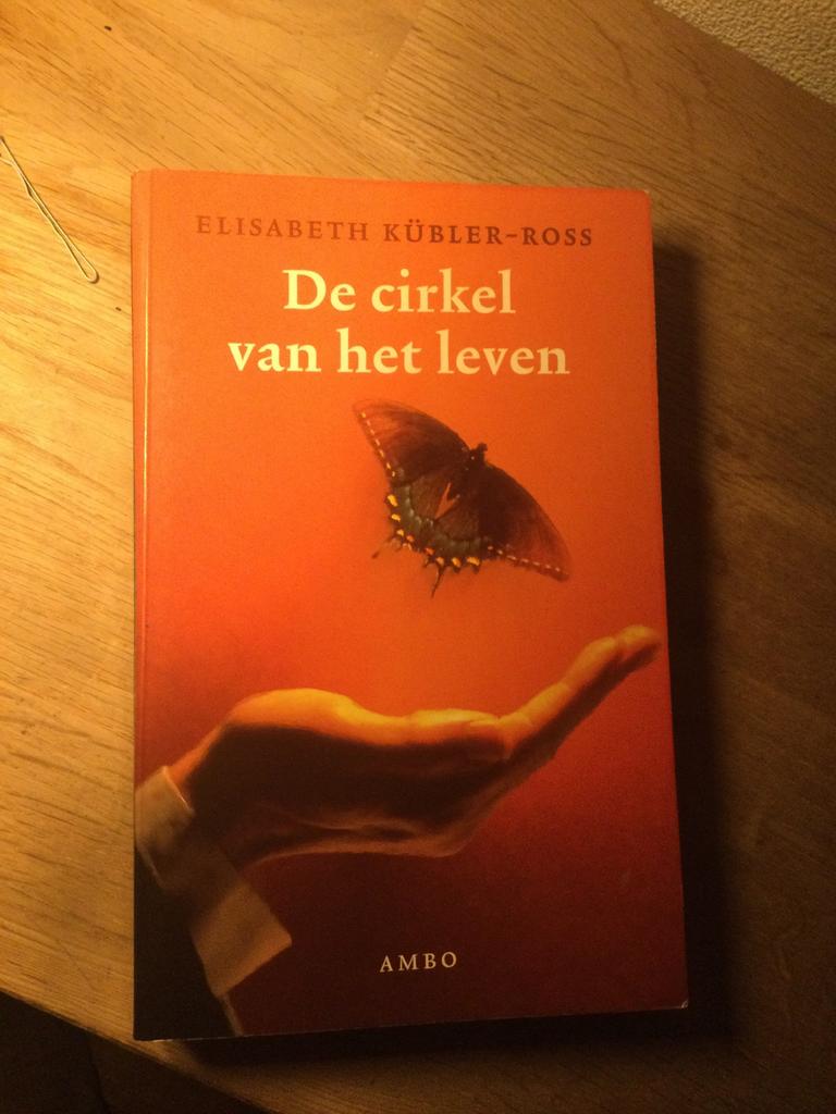 DE CIRKEL VAN HET LEVEN.  E KÜBLER, Boeken, Ophalen of Verzenden, Gelezen