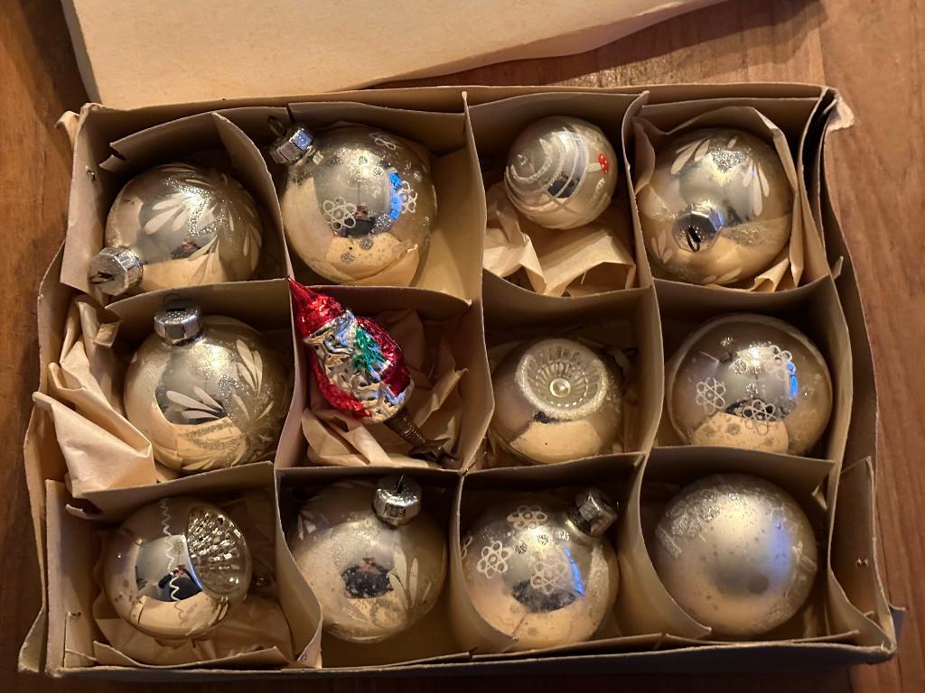 12 midcentury kerstboomversieringen kerstman op knijper etc., Ophalen, Gebruikt