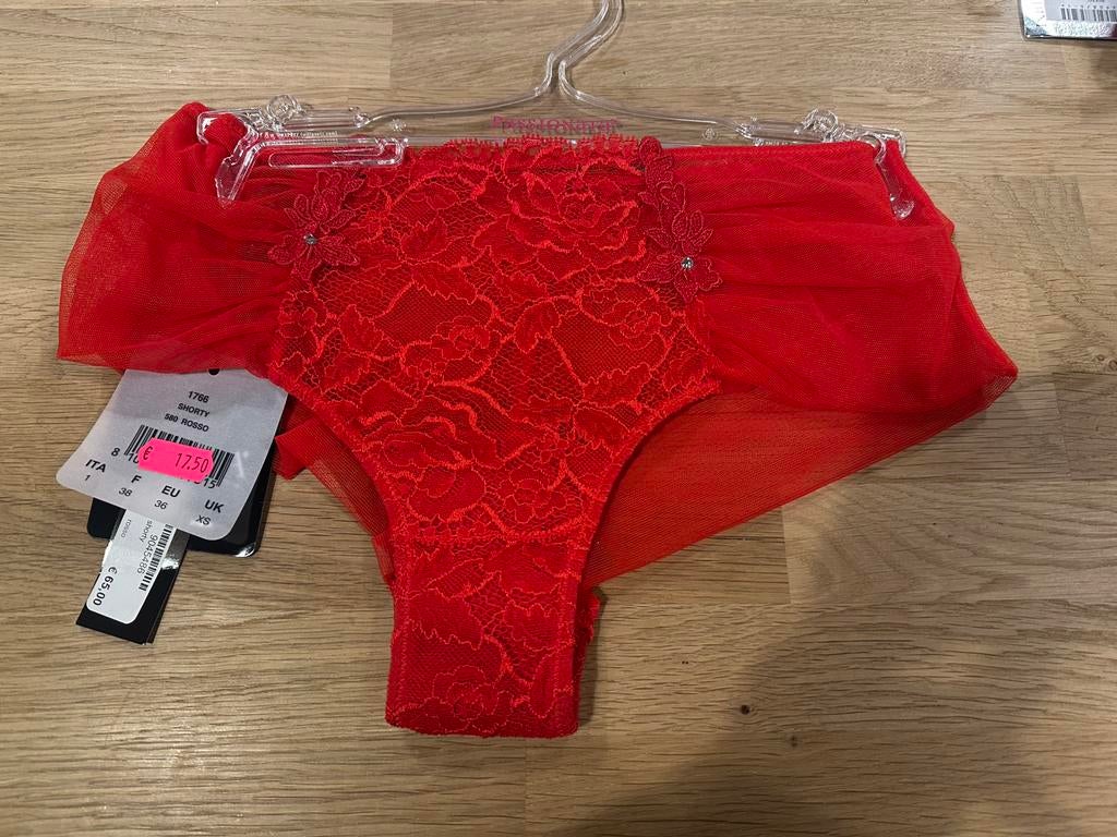 Ambra string 36 NIEUW!! Nu €15, Kleding | Dames, Ophalen of Verzenden, Rood, String