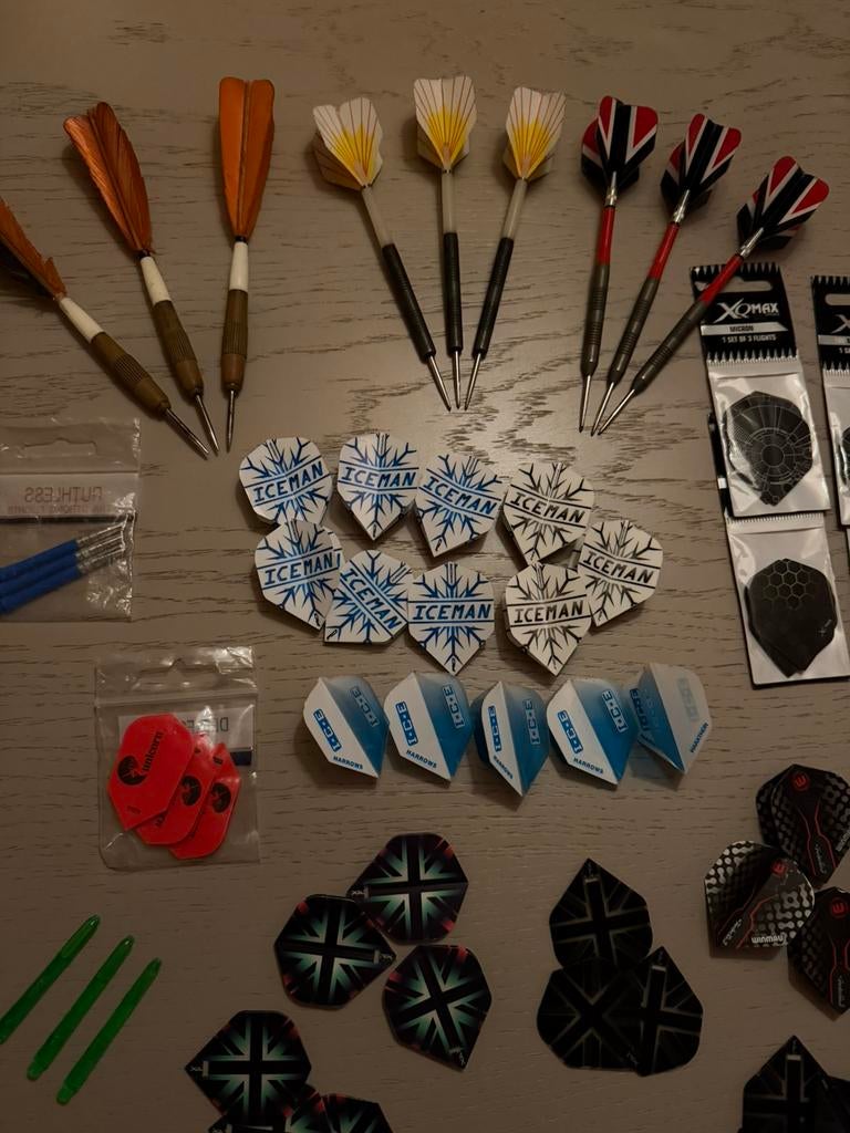 Dartpijlen,shafts,flights diversen, Ophalen of Verzenden, Zo goed als nieuw, Flights