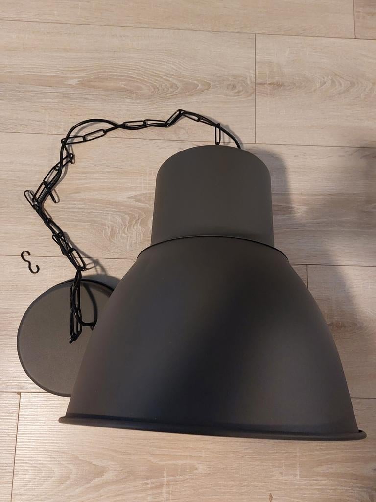 Industriële grijze lamp van Ikea, Ophalen