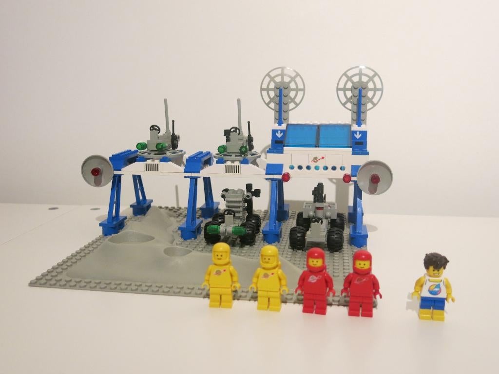 LEGO Classic Space - 6930 - Space Supply Station, Kinderen en Baby's, Speelgoed | Duplo en Lego, Ophalen of Verzenden, Gebruikt
