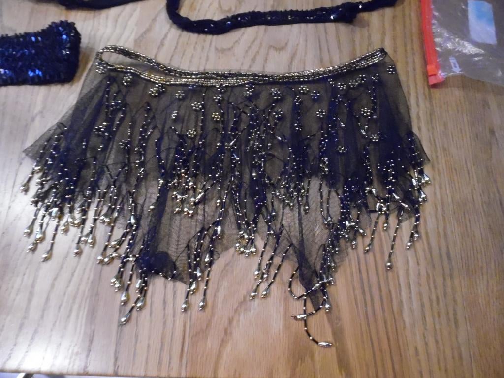 glitter schoudertasje zwart met haarband en kraag zgan, Maat 38/40 (M), Carnaval, Ophalen of Verzenden, Zo goed als nieuw