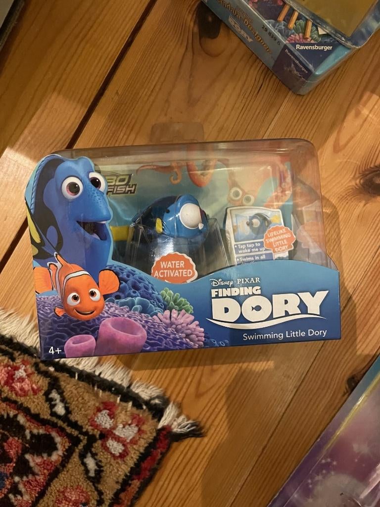 Swimming little dory / nieuw in verpakking, Verzamelen, Poppetjes en Figuurtjes, Ophalen of Verzenden, Nieuw