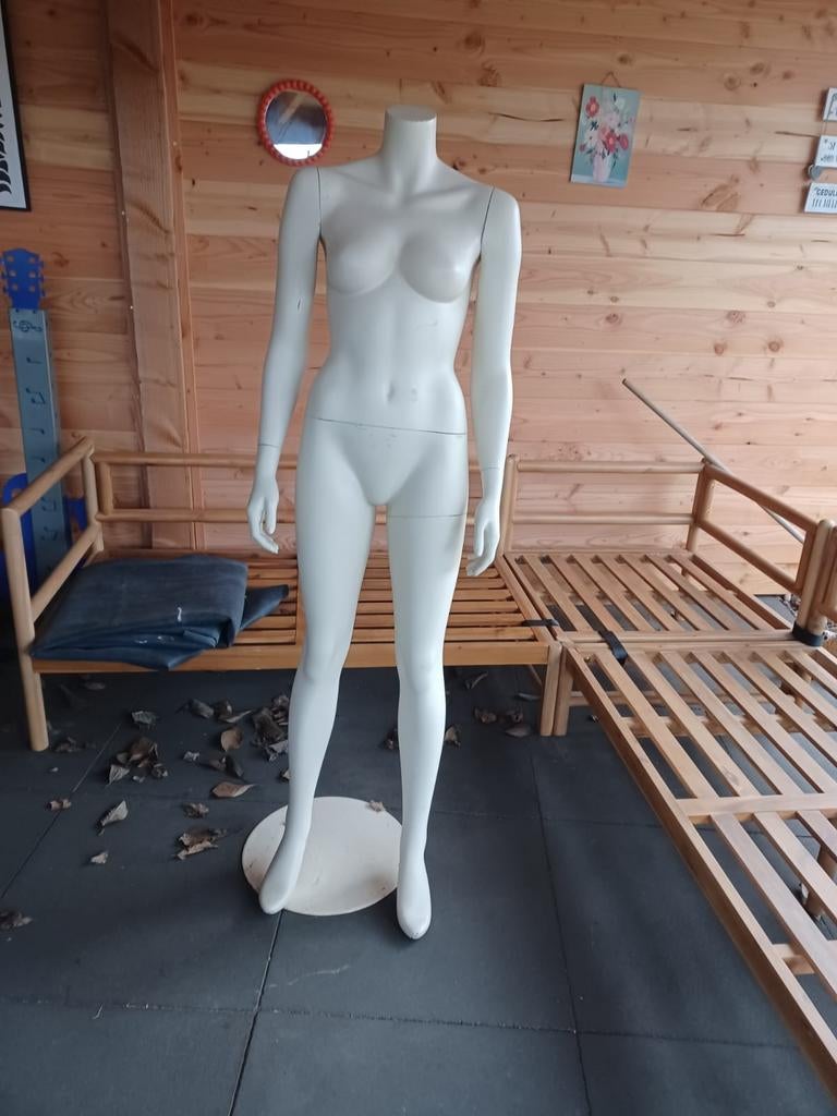 Etalagepop dames, Ophalen