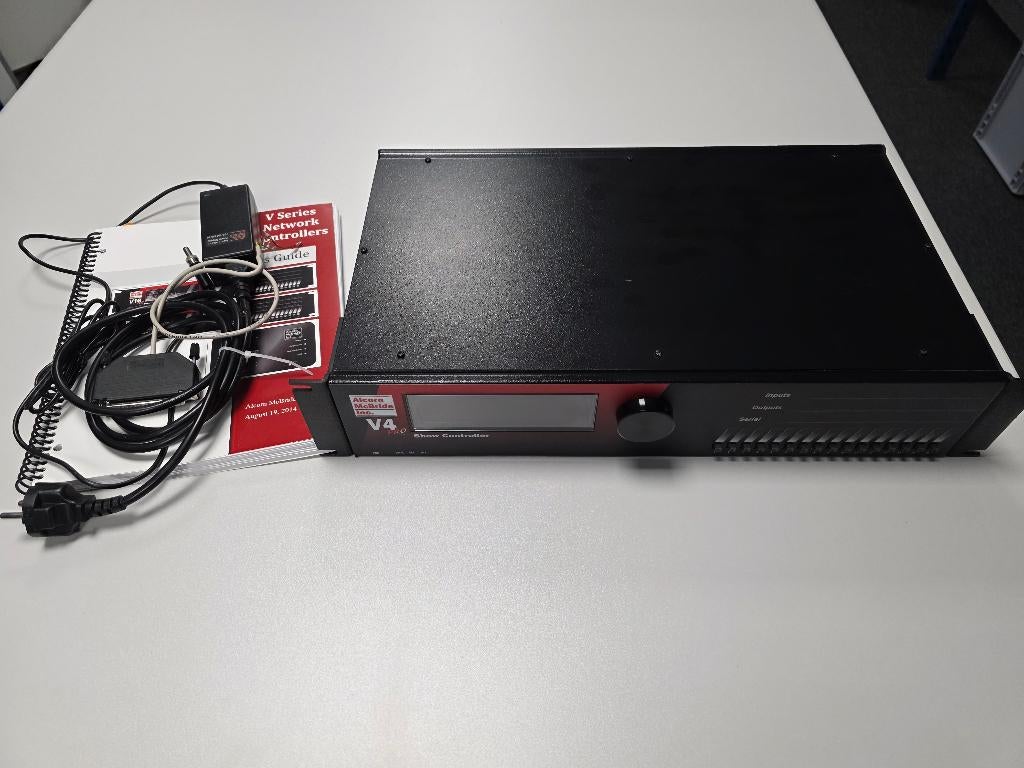 Alcorn McBride V4Pro showcontroller, Hobby en Vrije tijd, Elektronica-componenten, Ophalen of Verzenden, Gebruikt