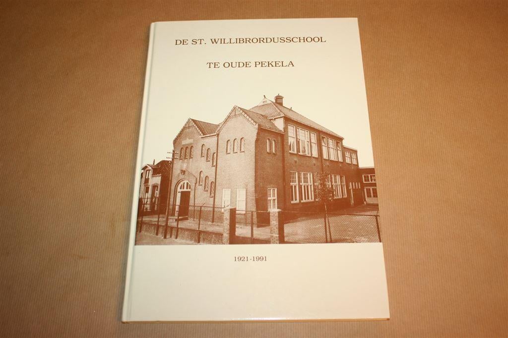 De St. Willibrordusschool te Oude Pekela, Boeken, Geschiedenis | Stad en Regio, Ophalen of Verzenden, Zo goed als nieuw